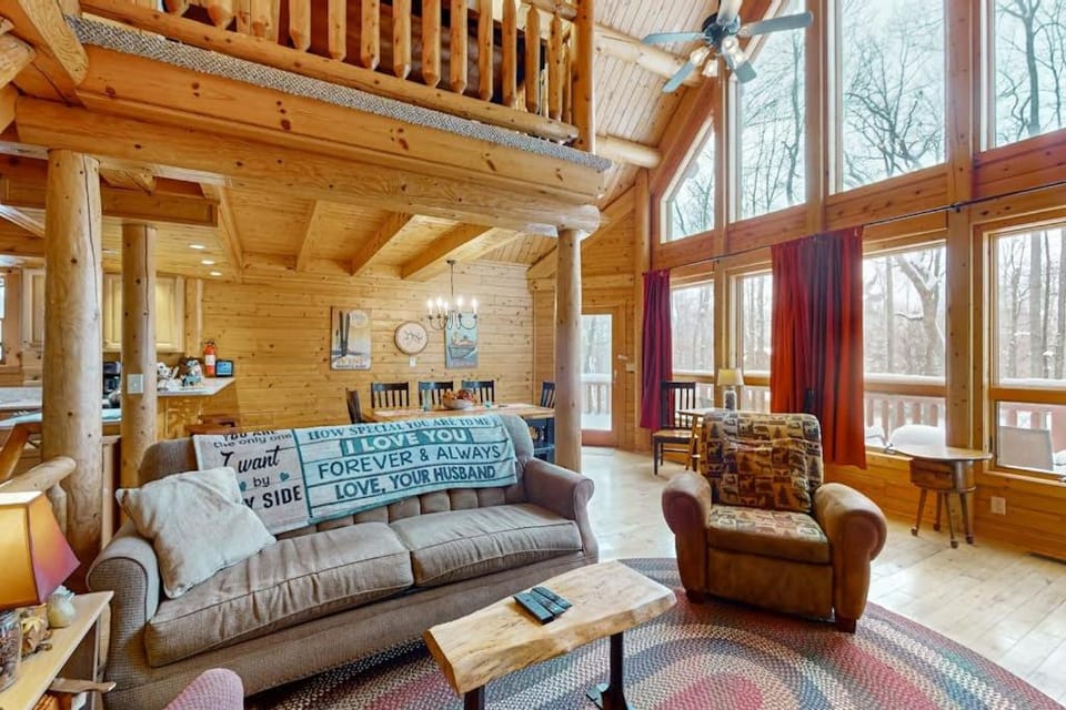 5 Little Acorns House in McHenry