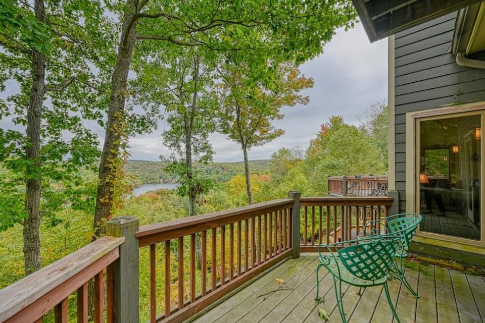 Spacious Panoramic Deep Creek Lodge House in Deep Creek Lake