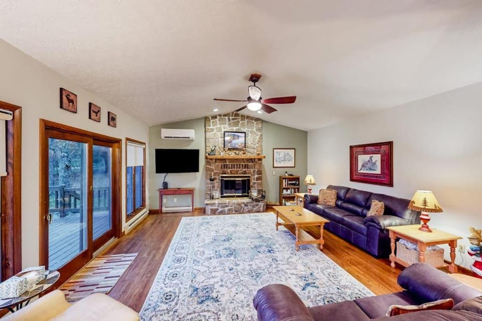 Brown Bear Lodge House in Deep Creek Lake