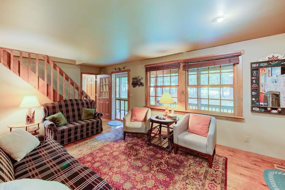 Lazy Bear Lodge Chalet in Deep Creek Lake