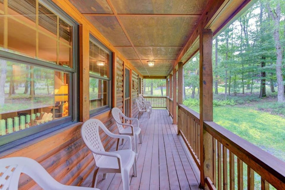 Lazy Bear Lodge Chalet in Deep Creek Lake