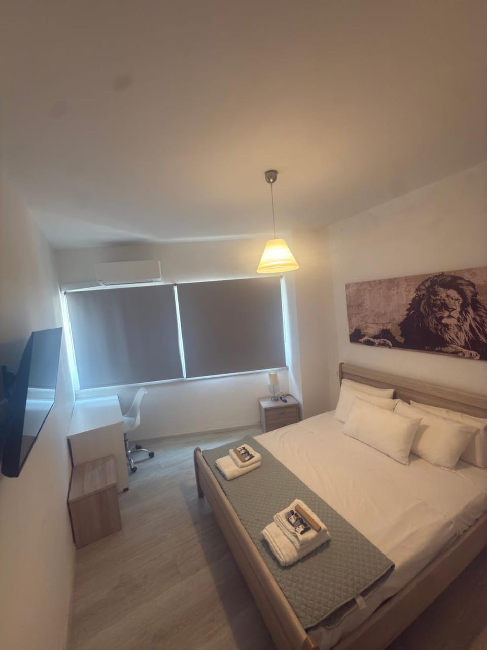 Bed, TV and multimedia, Bedroom