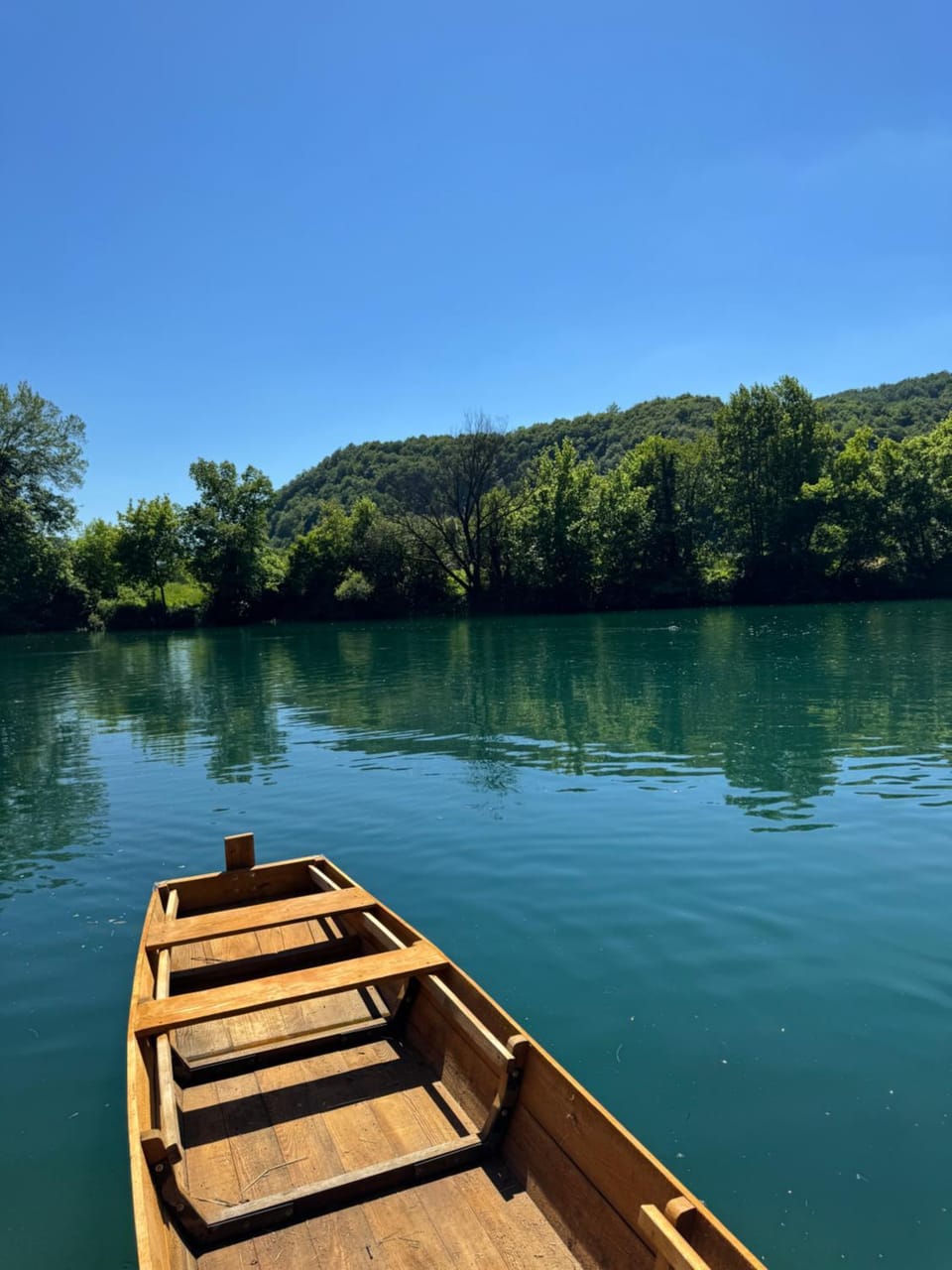 Day, Natural landscape, Activities, Beach, Beach, Mountain view, River view