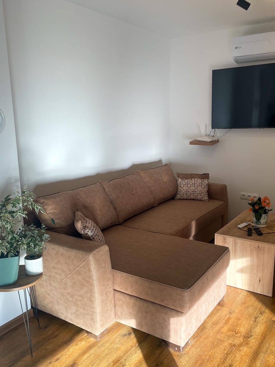 Communal lounge/ TV room, TV and multimedia, Living room, internet, air conditioner, air conditioner