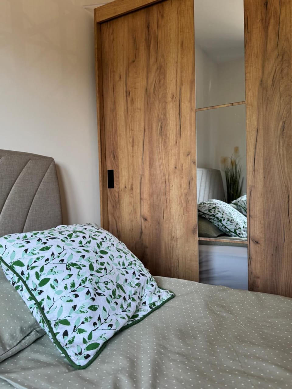 Bed, Photo of the whole room, Bedroom, wardrobe
