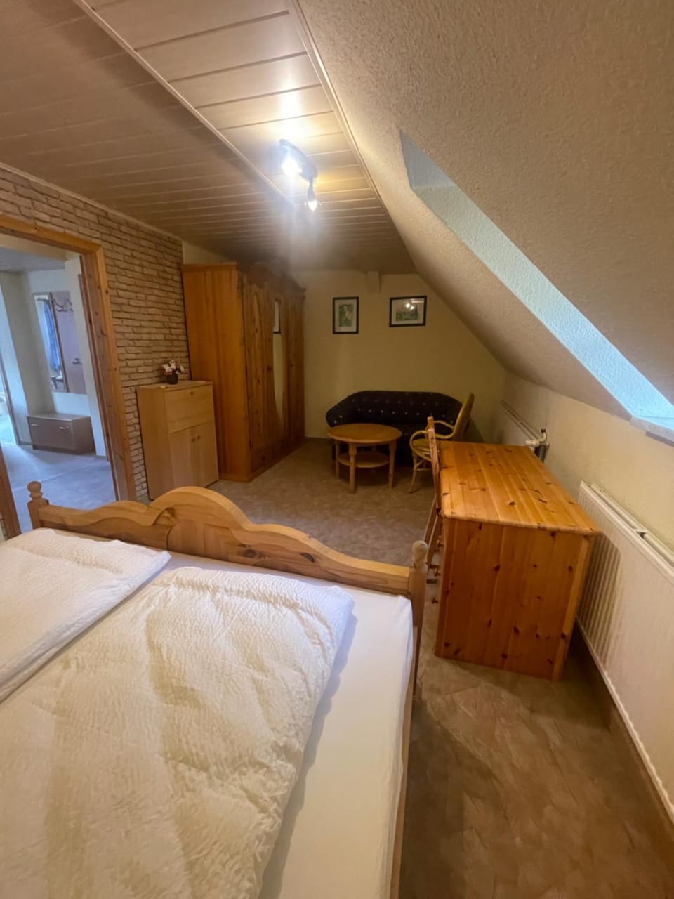 Photo of the whole room, Seating area