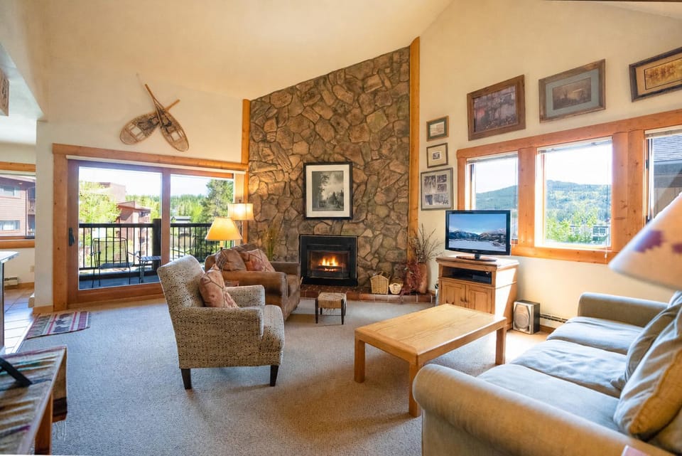 Park Place Arapahoe Condo: Ski-In Access - Walk to Main Street, Hot Tub Apartment in Breckenridge