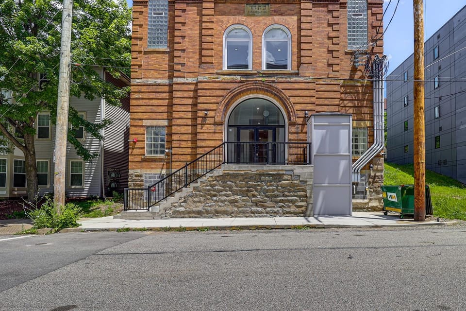 1 Mi to Dtwn! New Pet-Friendly Condo in Pittsburgh House in Pittsburgh