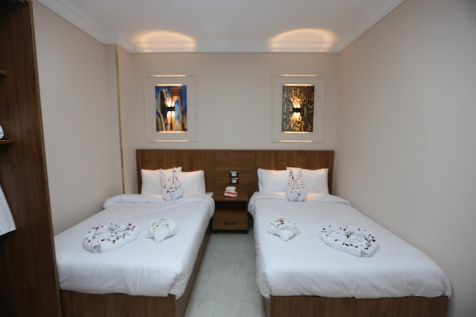 Bed, Photo of the whole room, towels