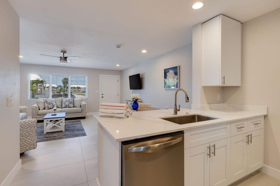 Sanibel Arms C2- Stunning Condo Steps to Beach House in Sanibel Island