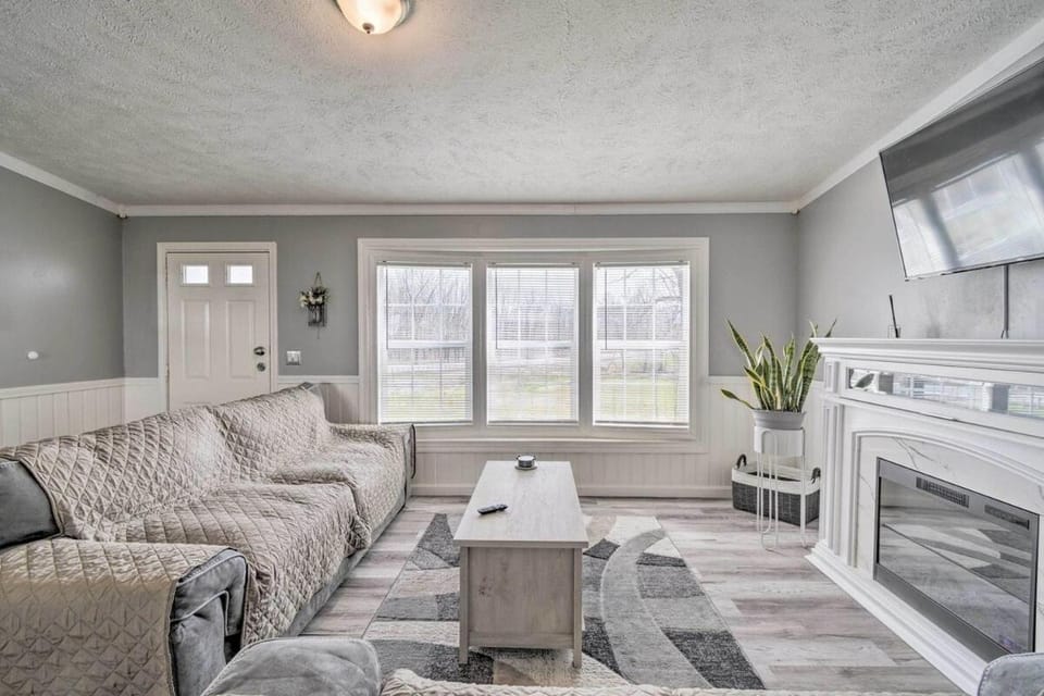 TV and multimedia, Living room, Family, air conditioner