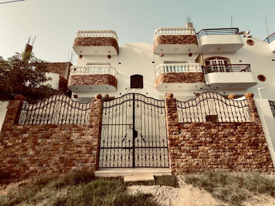 Property building, Day, Landmark view