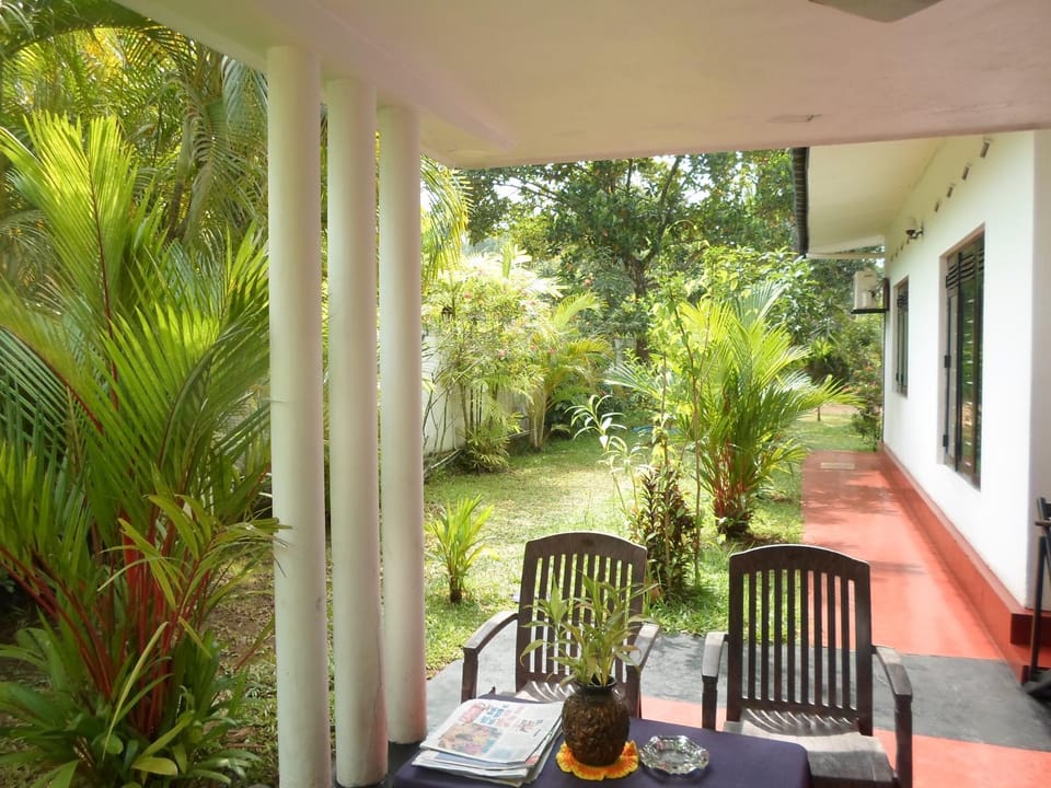 Day, Garden, View (from property/room), Living room, Seating area, Garden view
