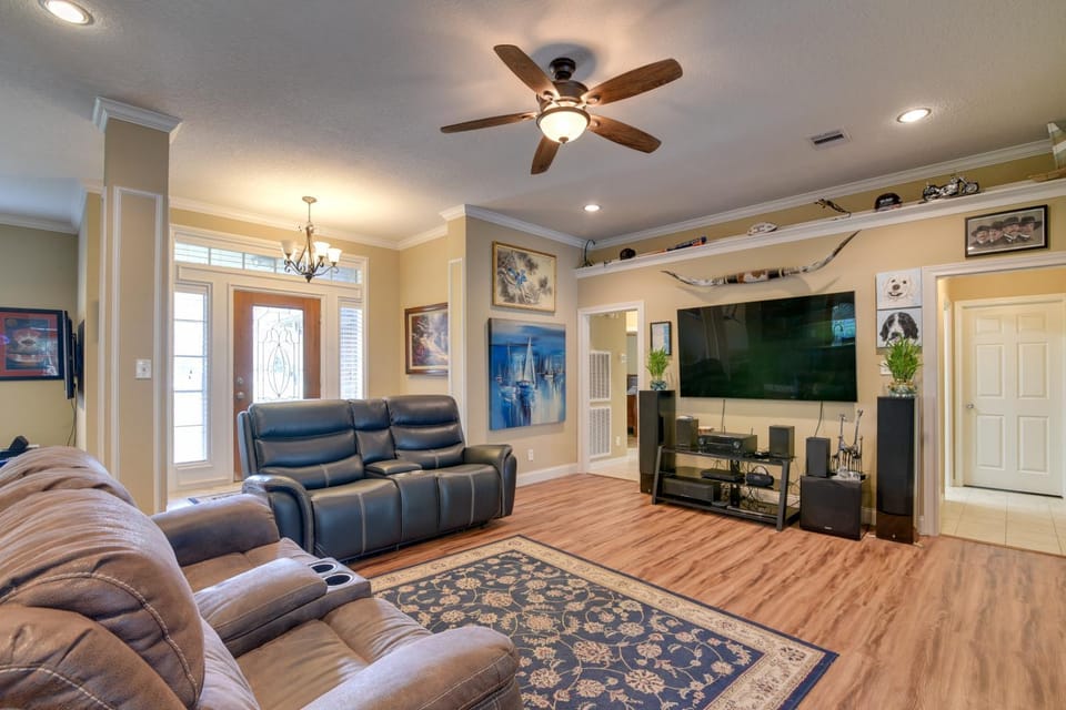 Pool & Covered Patio! Galveston County Getaway House in League City