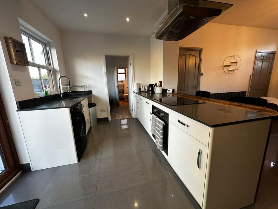 Ings Road Retreat! Wombwell Apartment in Borough of Barnsley