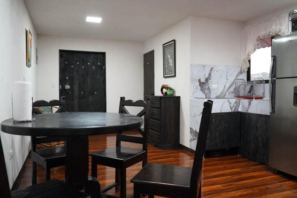 Kitchen or kitchenette, Dining area, Communal kitchen