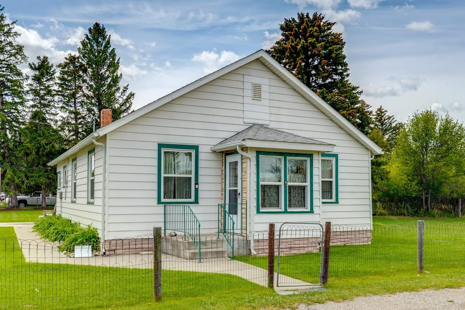Jack's Place - Steps to Main St - 1950s Retreat! House in Ennis