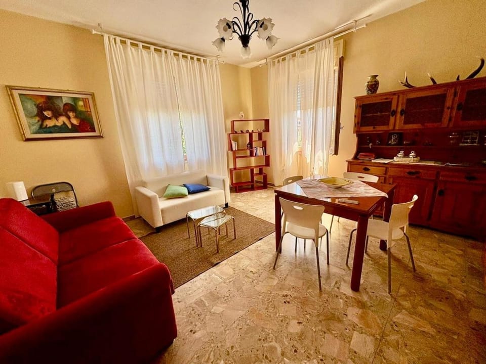 Bed, Living room, Photo of the whole room, Seating area