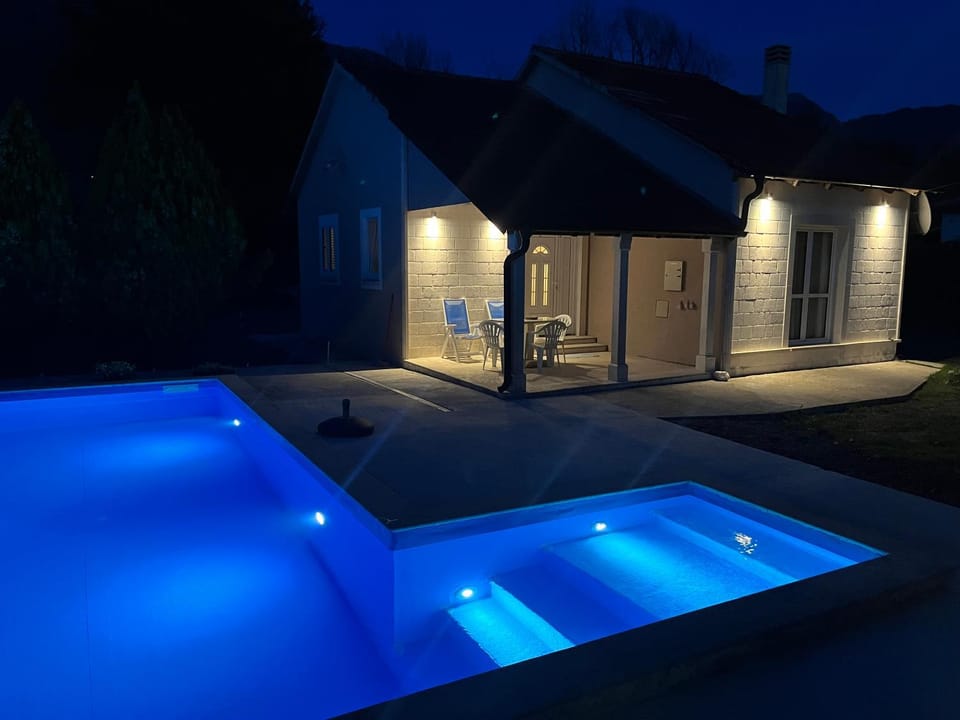 Boka Garden Retreat - Private Pool & Large Garden Near Kotor and Tivat House in Kotor Municipality
