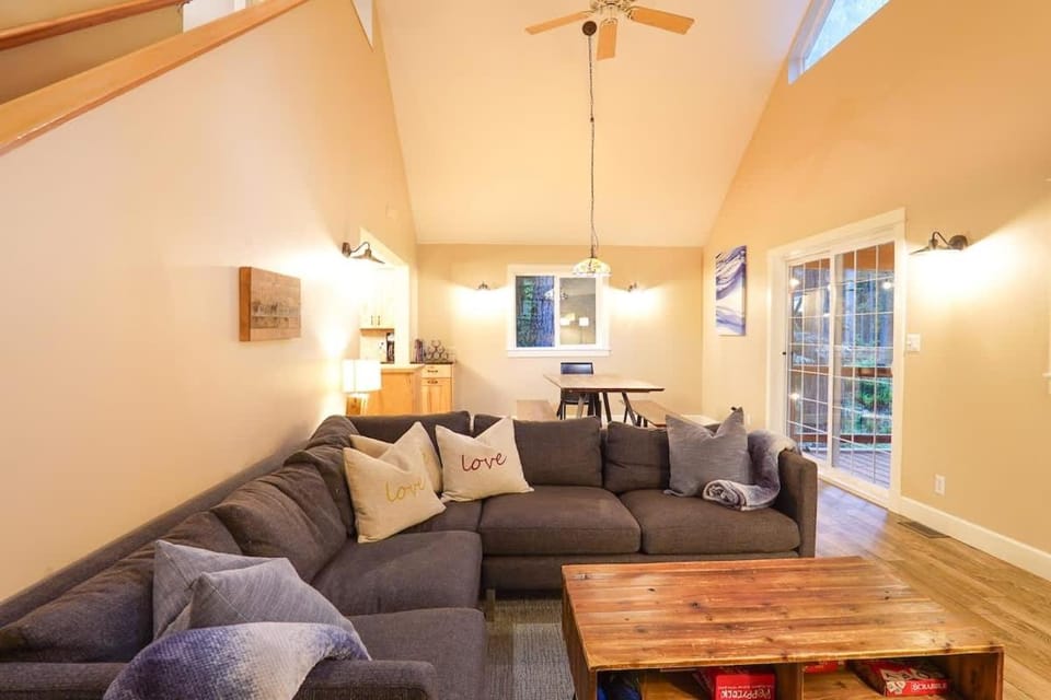 Hemlock Chalet House in Glacier