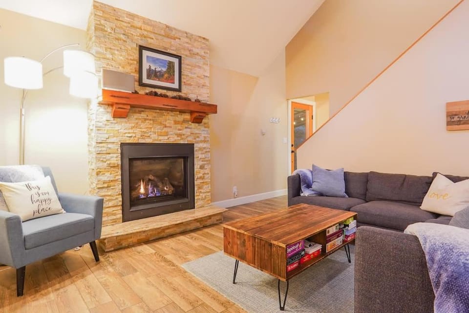 Hemlock Chalet House in Glacier