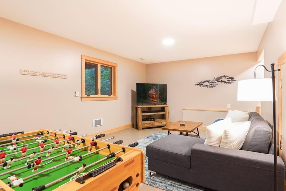 Hemlock Chalet House in Glacier