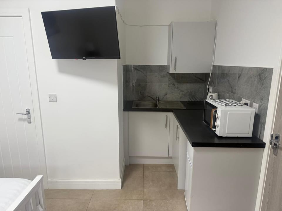 Cozy Studio Flat - With Garden and Modern Amenities Apartment in Cardiff
