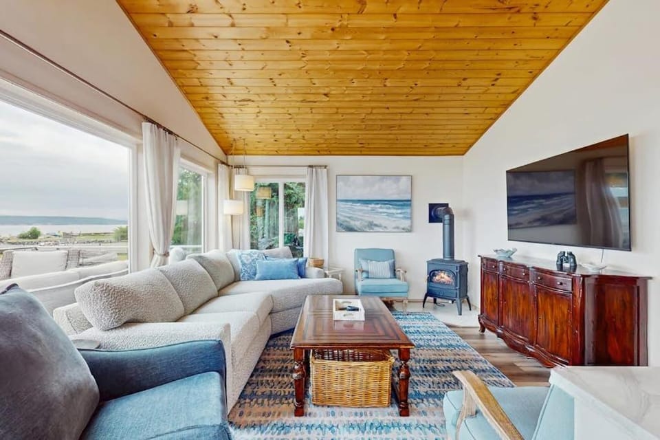 Salty Shores House in Camano Island