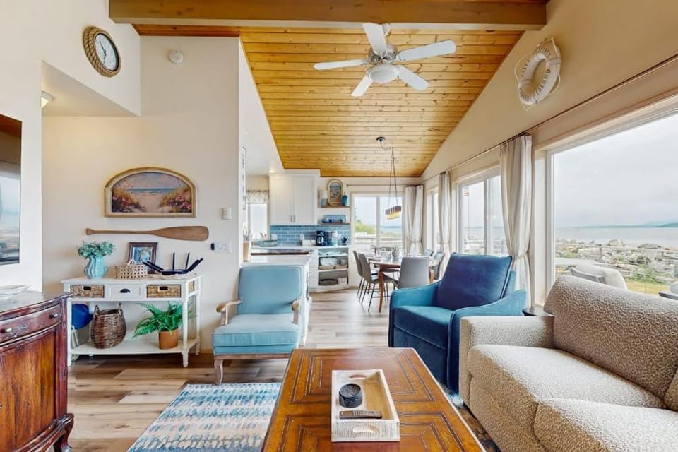 Salty Shores House in Camano Island