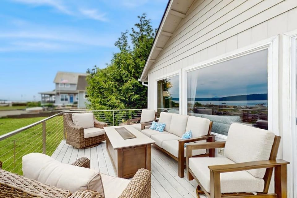 Salty Shores House in Camano Island