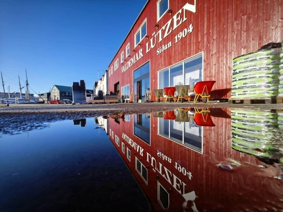 Red Diamond - Marina Retreat - Central Social Stay Apartment in Europe