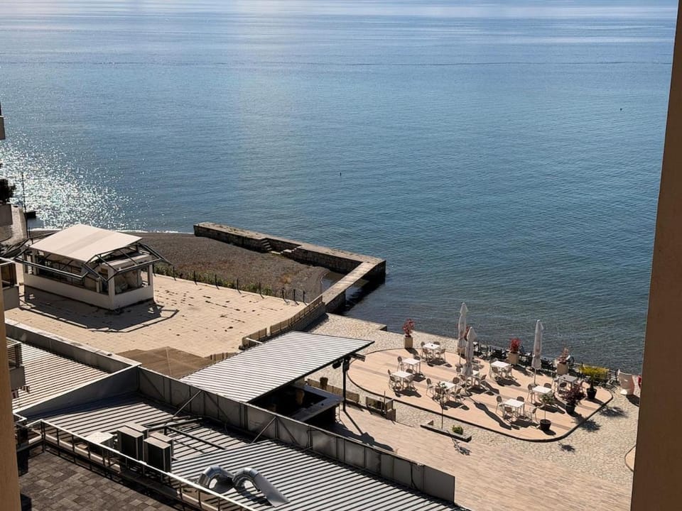 Golden Beach Waterfront, Lake Ohrid Apartment in Ohrid