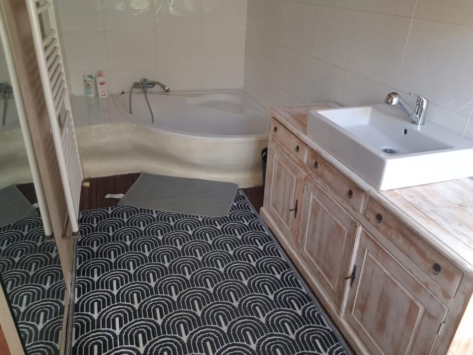 Bathroom, Bath
