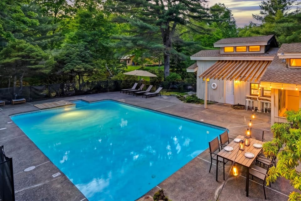 Swimming pool