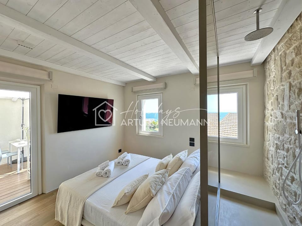 Shower, Bedroom