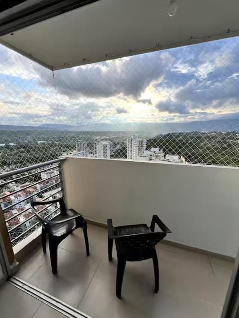 Comodo Apto de 3 Hab - Piscina y Balcón Privado Apartment in Floridablanca