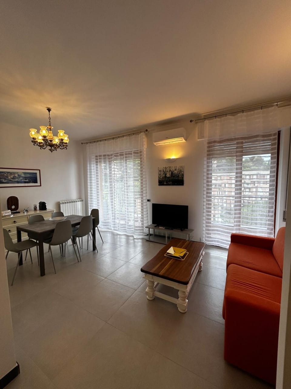 Communal lounge/ TV room