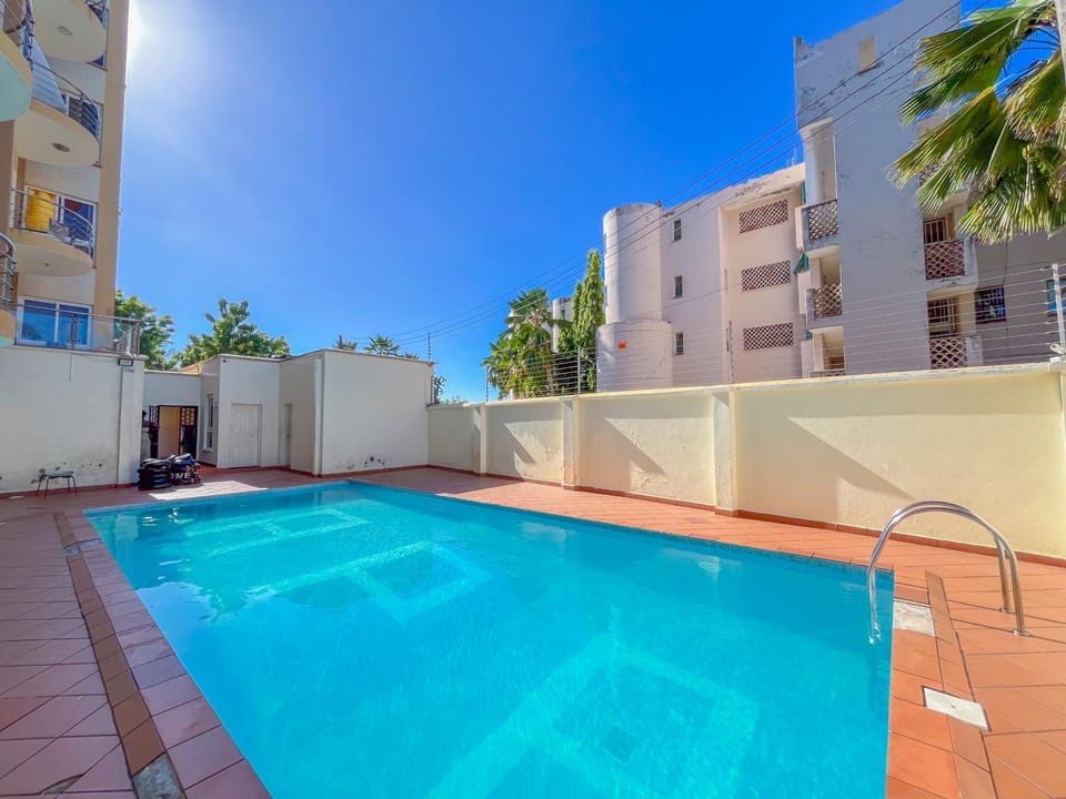 Property building, Day, Pool view, Swimming pool, sunbed
