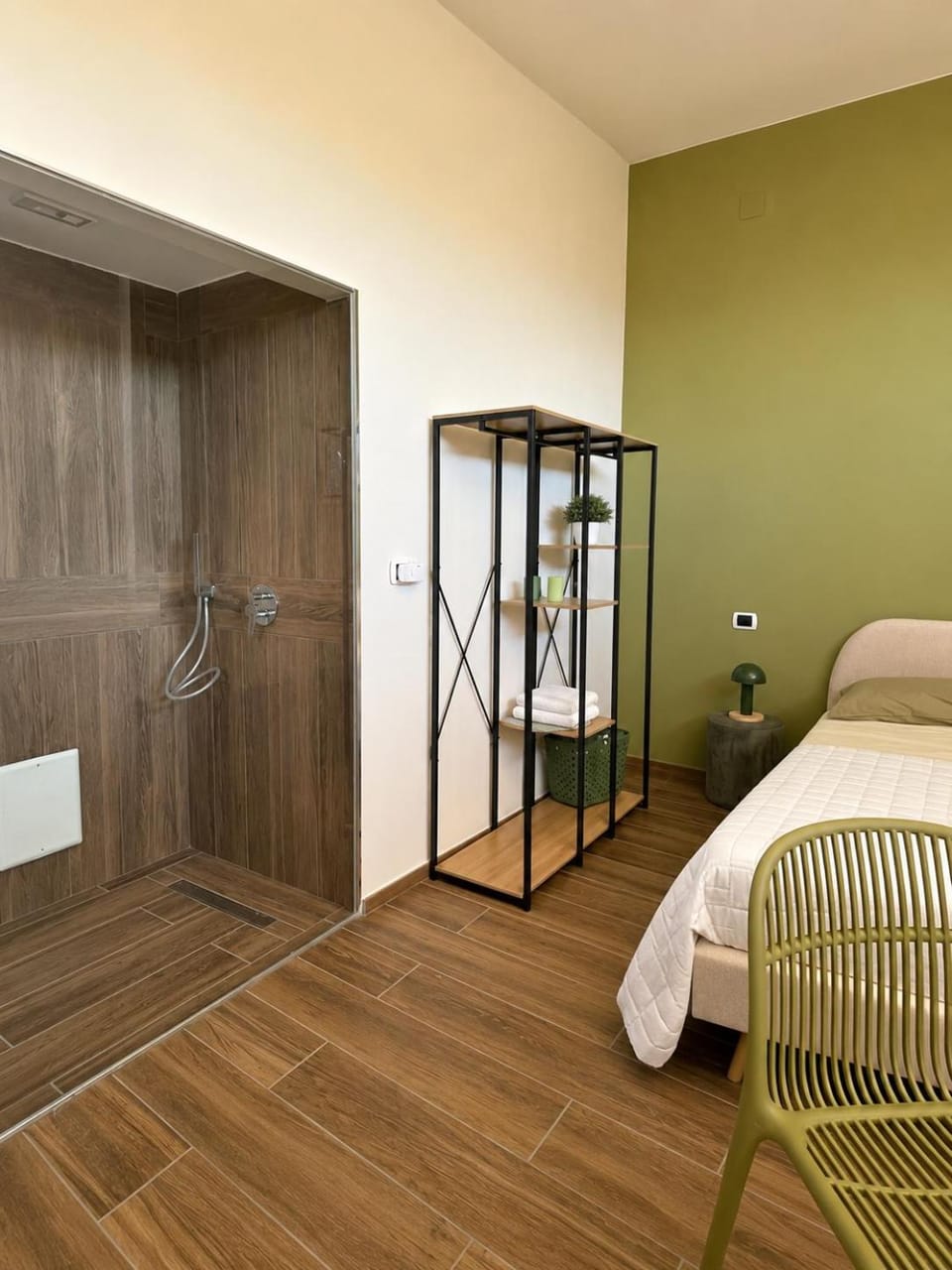 Shower, Bedroom