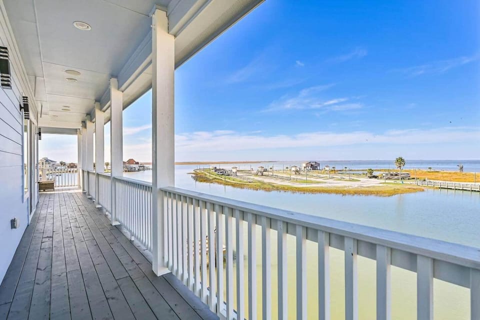 Treasure Island Beach Getaway-Ocean & Island Vibes House in Alvin