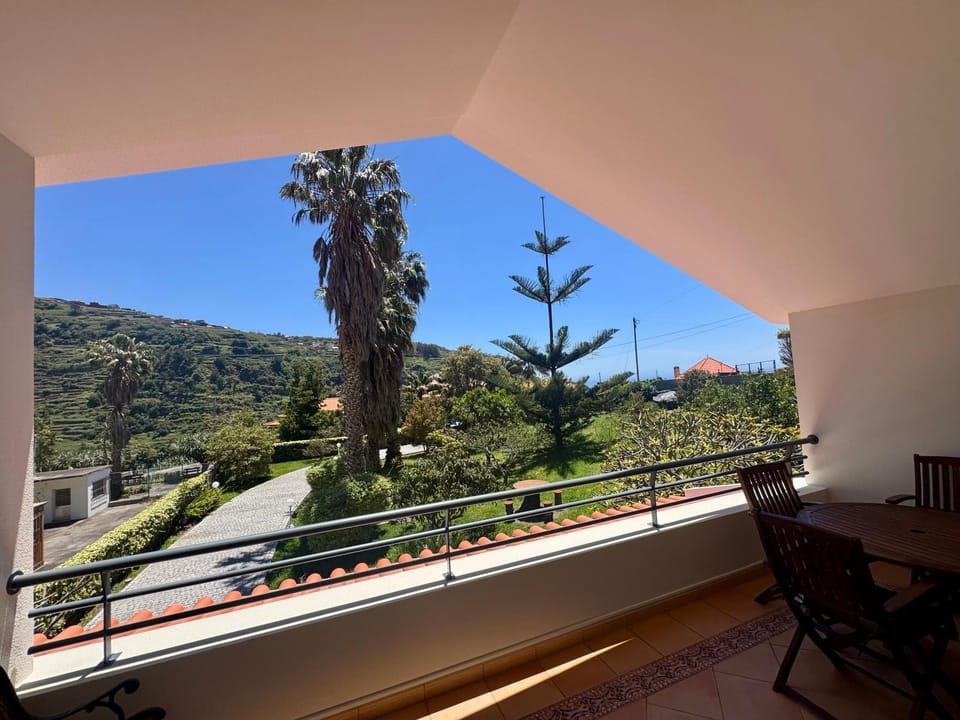 Patio, Day, Natural landscape, View (from property/room), Balcony/Terrace, Dining area, Mountain view