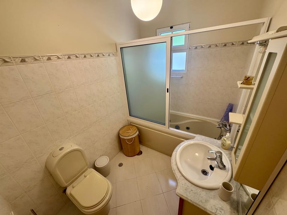 Shower, Toilet, Bathroom, Bath, towels