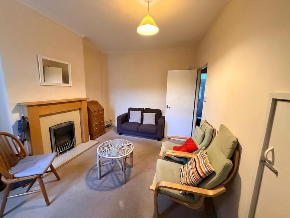 Serene Retreat with Hot Tub and Garden Apartment in Cardiff