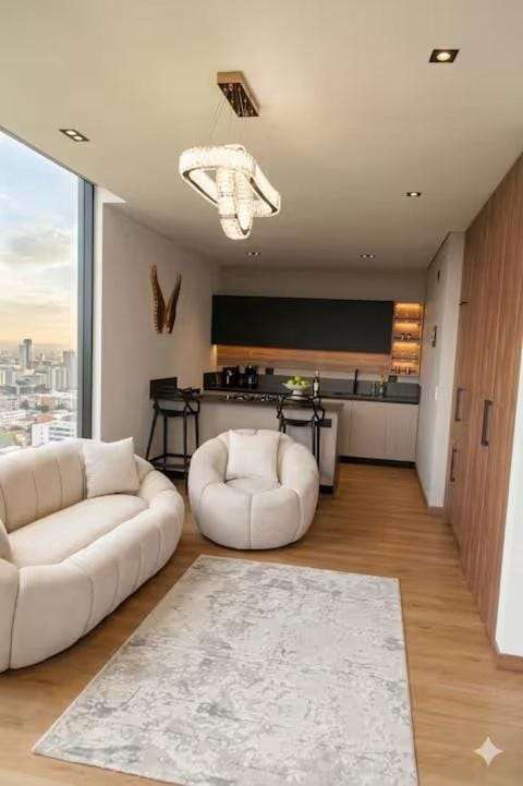 Lujoso Apto Moderno con AC, Balcón, Piscina, Cine y Gym Apartment in Cali