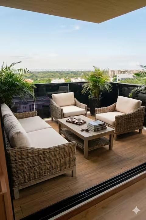 Lujoso Apto Moderno con AC, Balcón, Piscina, Cine y Gym Apartment in Cali
