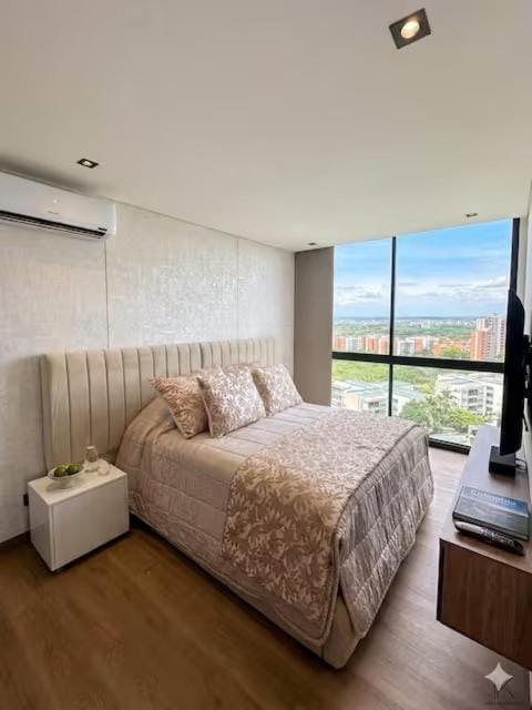 Lujoso Apto Moderno con AC, Balcón, Piscina, Cine y Gym Apartment in Cali