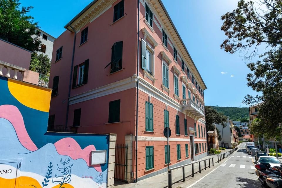 Bright Sea View Home, Steps from the Beach Apartment in Lavagna