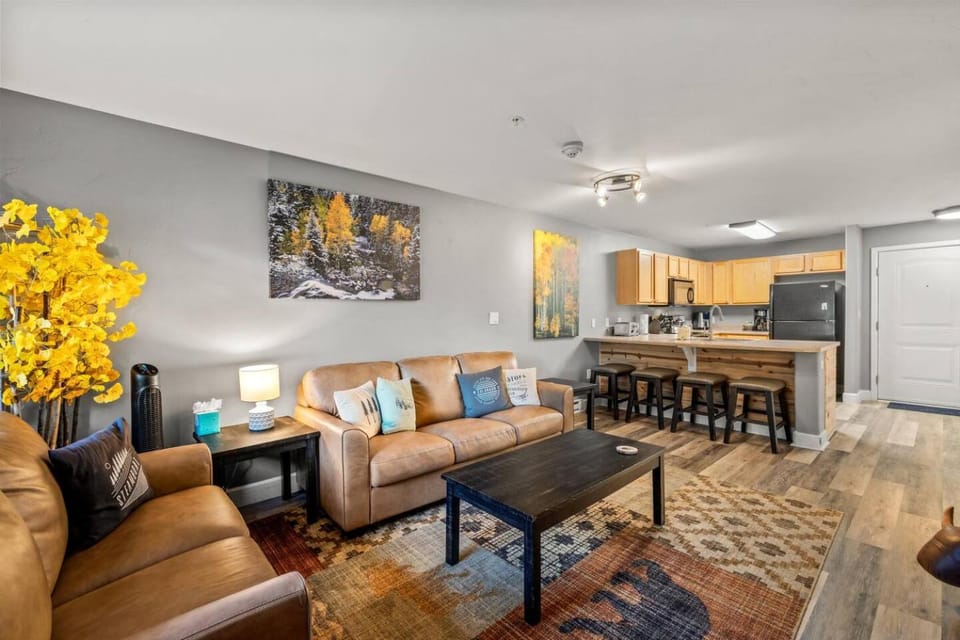 Kitchen or kitchenette, Living room, Seating area