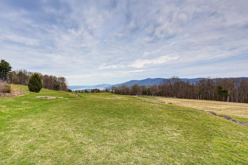 Top of the World Townhome w/ Views in Lake George! House in Queensbury