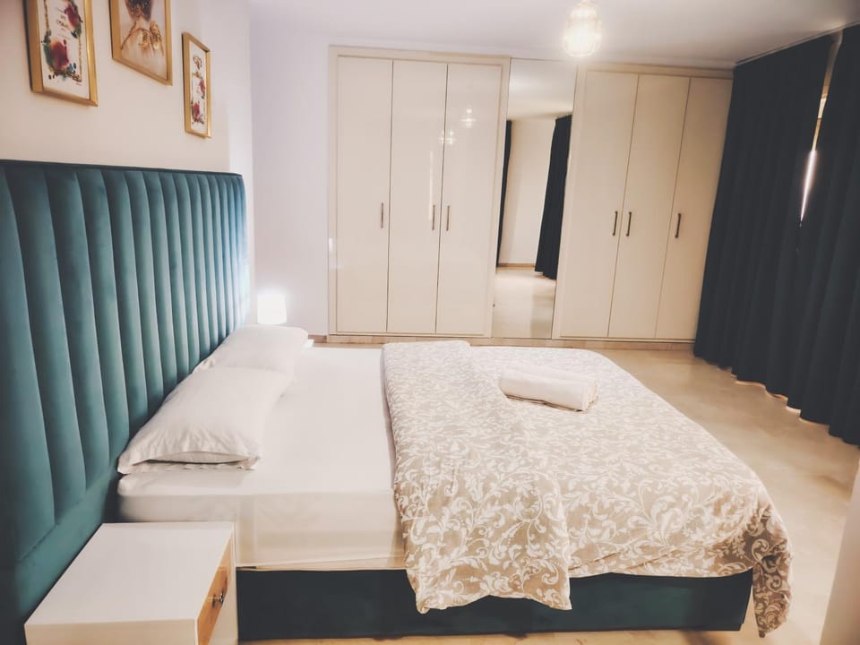 Bed, Photo of the whole room, Bedroom, wardrobe